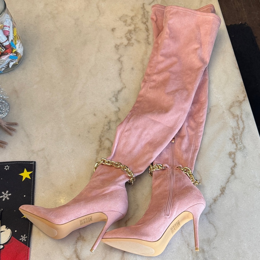 Fashion nova faux suede boots 9 - Picture 3 of 13